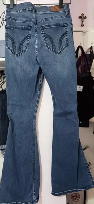Hollister Jeans High-Rise Flare thumbnail 3