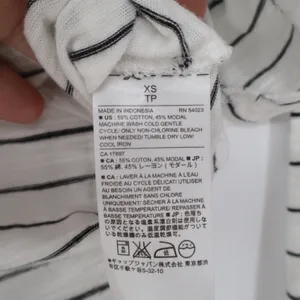 Banana Republic Long Sleeve Womens XS Malibu Tee White Striped Curved Hem EXCL thumbnail 3