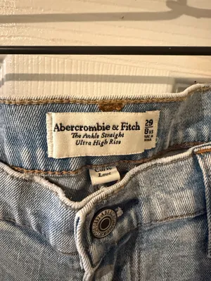 Abercrombie Curve Love Ultra High Rise Ankle Straight Jeans 29/8XS NWOT thumbnail 4