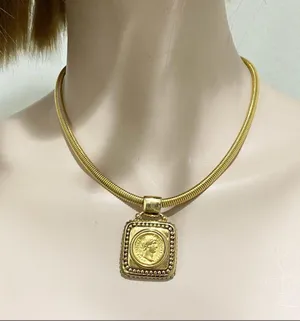 Vintage Gold tone Coin Medallion Necklace thumbnail 5