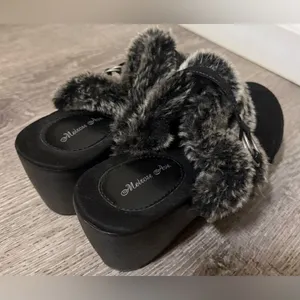 Melrose Ave Faux Fur Lined Studded Clogs | Cozy Winter Shoes | Size 7.5 thumbnail 5