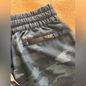 Vuori Blue Camo Athletic Shorts Elastic Waistband running activewear tennis SM thumbnail 2