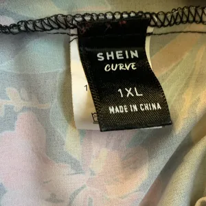 SHEIN Curve 2 Piece Crop Top With Shorts Tropical Floral Design Tie Top thumbnail 4