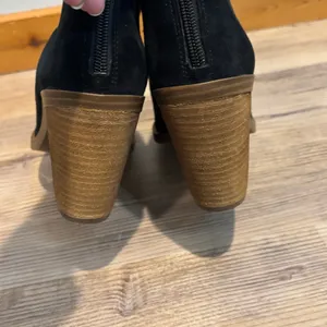 Vince Camuto Black Suede Ginsel Boots - size 8.5 thumbnail 5