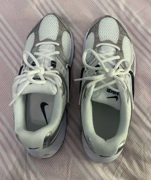 Nike shoes  thumbnail 1