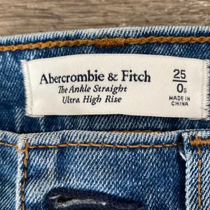 Abercrombie ultra high rise ankle straight leg jeans 25 0 short curve love thumbnail 4