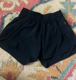 Lululemon Shorts Hotty Hot thumbnail 1