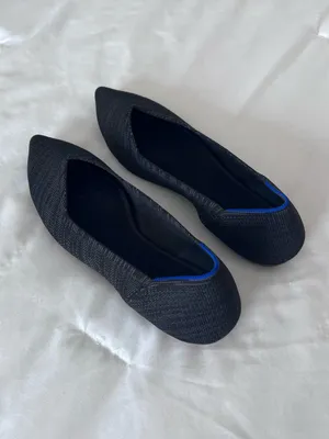 Rothy’s Women’s 10.5 Black Charcoal Pointed Toe Knit Ballet Flats Blue Trim thumbnail 2