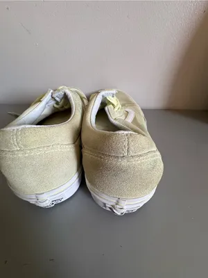 Vans Low-Top Suede Sneakers in Pale Yellow and White thumbnail 4
