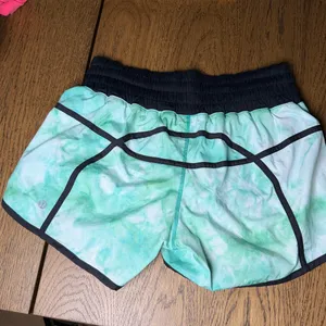 Lululemon Green Tie Dye Shorts Size 8 thumbnail 3
