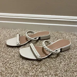 Cushionaire Neptune Off-White Braided Sandals Size 9 thumbnail 2