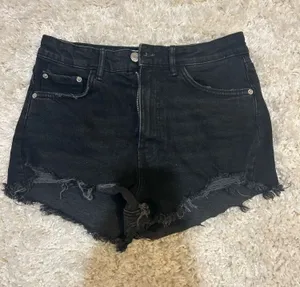 ZARA Jean Shorts Black High-Rise thumbnail 1