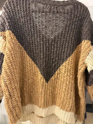 MACARON V-Neck Colorblock Sweater in Brown, Tan & Cream thumbnail 4