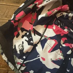Lululemon Hotty Hot tropical pink sporty athletic 6 shorts thumbnail 5