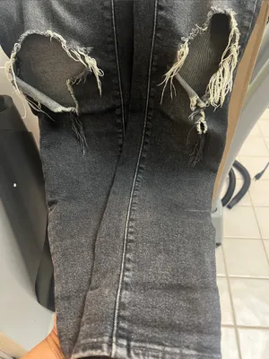 Levi's 721 High Waisted Distressed Black Jeans Sz 28 thumbnail 9