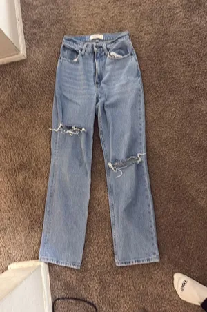 Abercrombie The 90s Straight High-Rise Curve Love thumbnail 1