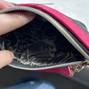 Betsey Johnson Quilted Heart Wristlet Wallet – Black & Pink Y2K Era‎ thumbnail 5