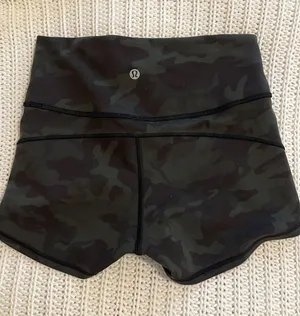 Lululemon High-Rise Shorts thumbnail 3