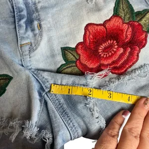 American Eagle Super Stretch Hi Rise Shortie Embroidered Flower Jean Jorts 4‎ thumbnail 8