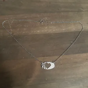 Vintage silver tone cut out hammered heart necklace thumbnail 3