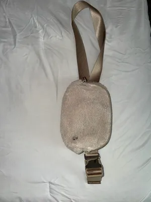 Lululemon Sherpa Belt Everywhere Bag Fleece thumbnail 3