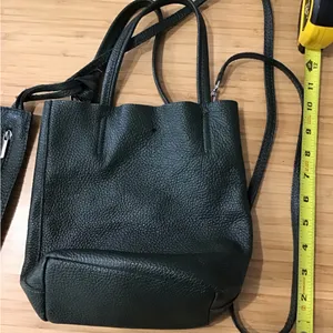 Green BUCKET CROSSBODY BAG Pebbled‎ LEATHER Made in Italy thumbnail 1