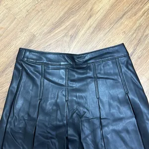 Hollister Ultra High-Rise Black Leather Pleated Skirt Sz S thumbnail 6
