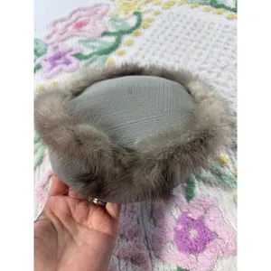 Vintage Grey‎ Pillbox Hat Real Fur Trim Rhinestone Brooch Detail Mid-Century thumbnail 6