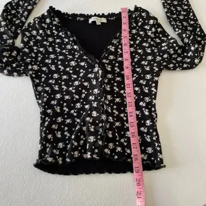 Francesca’s Floral Ribbed Button Front Top – Women’s Small Long Sleeve Stretchy thumbnail 9