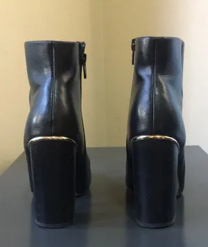Kurt Geiger CARVELA Vegan Leather Black Side Zip Gold Metal Trim 3.75” Block Heel Boots EUC 6 thumbnail 6
