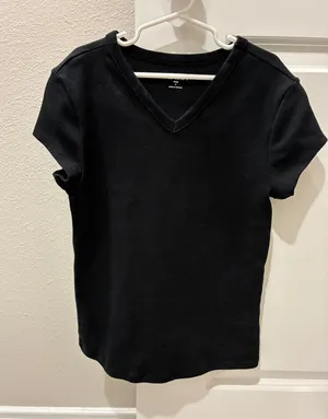 Old Navy Black V neck shirt thumbnail 1