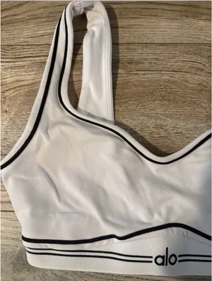 Alo Yoga Sports Bra thumbnail 4