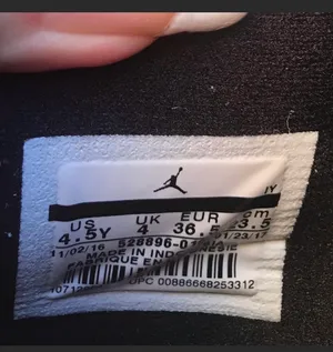 Air Jordan 11 thumbnail 4