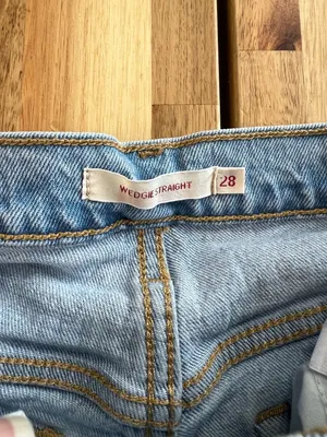 Levi’s Wedgie Straight Jeans 28x28 Light Wash Distressed High Rise thumbnail 6