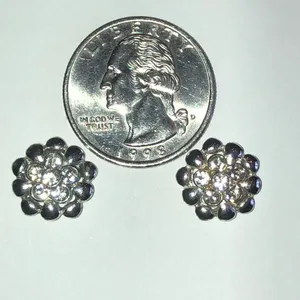 Elegant Silver Tone Rhinestone Flower Stud Earrings thumbnail 3