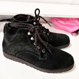 UGG Women’s Bethany Black Suede Lace Up Sheepskin Booties SN 1012532 Size 9 thumbnail 3