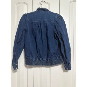 Denim Jacket Puff Sleeve Dark Wash Blue Smocked Back Mock‎ Neck Vintage Style thumbnail 6