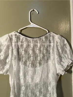 Women’s Sz Medium Short Sleeve Blouse White Lace Black Trim Bow Scoop Neck Sheer thumbnail 10