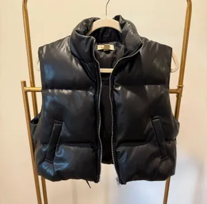 Cropped Black Puffer Vest from Dry Goods size M thumbnail 1