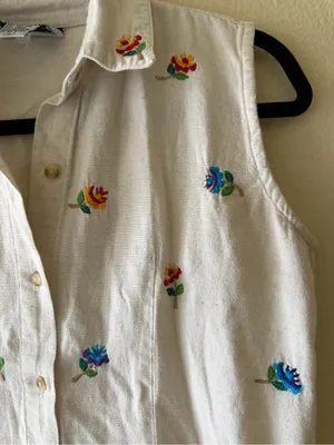 Vintage Sleeveless Embroidered Button-Front Cotton/Linen Top - Cream/Bei thumbnail 7