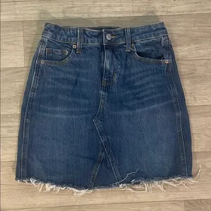 Old Navy Dark Blue Denim Pencil raw hem Skirt Sz 0 thumbnail 1