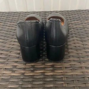 Vionic Carmel pump in black Nappa leather women’s size 9 thumbnail 3