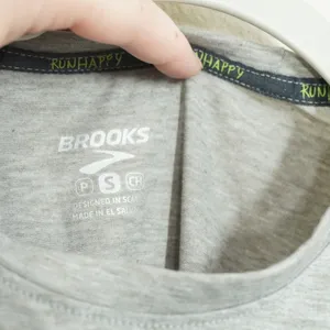 Brooks Women's Small Run Happy Gray Long Sleeve Holiday Graphic Running Shirt thumbnail 4