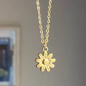 Handmade cute retro cottage fairy style gold tone mini flower necklace 🌼 thumbnail 4