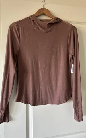 Old navy cloud motion long sleeve thumbnail 1