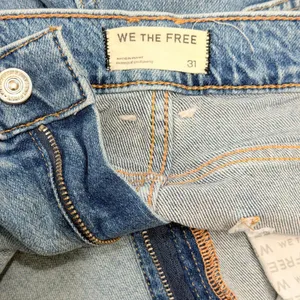 Free People Women's Risk Taker Mid-Rise Straight-Leg Jeans‎ Size 31 thumbnail 9