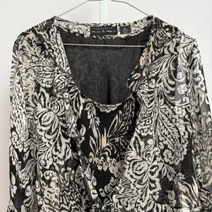 New York City Design‎ Co. VTG Y2K 100% Silk dark romantic Floral Blouse Size thumbnail 2