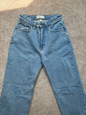Abercrombie High-Rise Jeans 90s Curve Love thumbnail 2