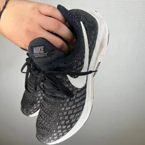 Nike Air Zoom Pegasus 35 Womens 8.5 Black White Running Shoes 942855-001 thumbnail 3