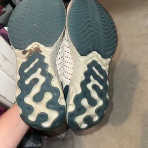 Nike Women’s white and Green Shoes thumbnail 2